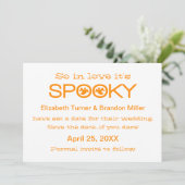 Spooky Typografie Halloween Save the Date (Stehend Vorderseite)