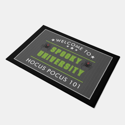 Spooky University Hocus Pocus Halloween Fußmatte (Schrägansicht)