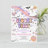 Spooky Vibes Halloween Niedlich Groovy Ghost Gebur Einladung (Stehend Vorderseite)