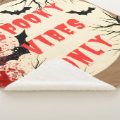 Spooky Vibes nur Halloween-Bat und Blut-Spritzer Sherpadecke (3/4)