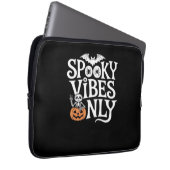 Spooky Vibes nur Halloween Sloth Oversized T-Shir Laptopschutzhülle (Vorne Rechts)
