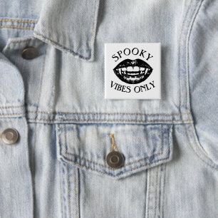 Spooky Vibes nur Halloween Vampire Fangs Button