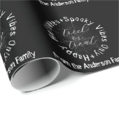 Spooky Vibes nur Schwarz und Weiß glücklich Hallow Geschenkpapier (Rolleneckpunkt)