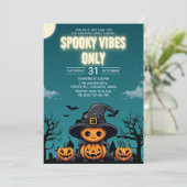 Spooky Vibes Only Halloween Party – Cute Pumpkin Einladung (Stehend Vorderseite)
