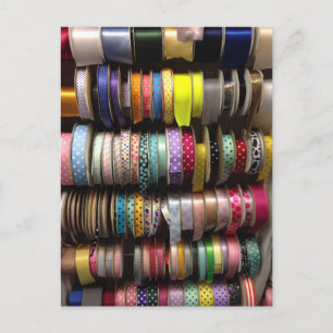 Spools des farbenfrohen NYC Garment District Postkarte