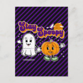 Spoopy bleibe: Niedlicher Halloween Ghost & Pumpki Postkarte (Vorderseite)