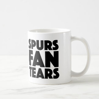 Sporn-Fan zerreißt Tasse für Arsenal-Fans