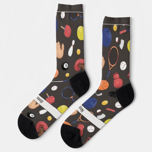 Sport-Schulmuster auf Dunkelgrau Socken (Linkes Detail)
