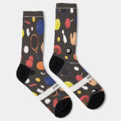 Sport-Schulmuster auf Dunkelgrau Socken (Rechts)