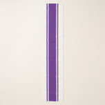 Sportholzende Lila Racing Streifen Weiße Kanten Schal<br><div class="desc">Dieses elegante,  farbenfrohe Design zeichnet sich durch einen farbenfrohen lila Mittelstreifen aus,  der mit den passenden schwebenden Pinstreifen hervorgehoben wird. Die Kombination von weißen Außenkantenstreifen runden die sportliche Komposition ab.</div>