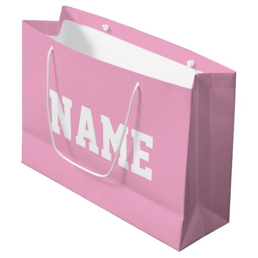 Sportlich YOUR NAME Weißer Text auf Hellrosa Große Geschenktüte (Vorderseite Schrägansicht)