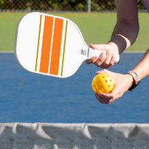 Sportliche, breite, zweifarbige Radstreifen auf We