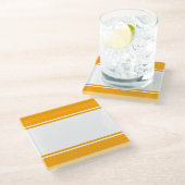 Sportliche Fun, weiße Streifen auf goldgelb Glasuntersetzer (Schrägansicht)