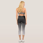 Sportliche Streifen mit modernem Text - Schwarz Om Capri Leggings (Rückseite)