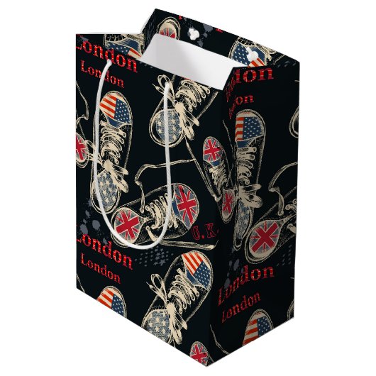 Sports Boots Fashion Pattern  Mittlere Geschenktüte (Rückseite Schrägansicht)