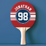 Sports Jersey Navy Blue & Red Strips Namensnummer Tischtennis Schläger<br><div class="desc">Dieses sportliche Design eignet sich perfekt für alle Sportler,  die Fußball,  Fußball oder Baseball spielen. Sie ändern die Zahlen in Ihre Glückszahl oder sogar ein spezielles Alter für eine Geburtstagsfeier.</div>