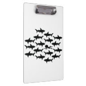 Sporttaucher-Schwimmen mit einer Schule der Klemmbrett (Rechts)