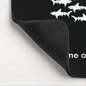 Sporttaucher-Schwimmen mit einer Schule der Mousepad (Ecke)