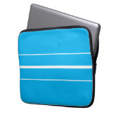 Sporty 70er Bright Sky Blue White Racing Streifen Laptopschutzhülle (Vorderseite Links)