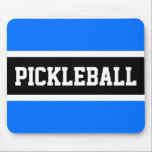 Sporty Block PICKLEBALL Sky Blue Black Stripes Mousepad<br><div class="desc">Dieses lustige Design zeigt große Sportbriefe in einem breiten schwarzen Streifen,  der mit weißen Streifen auf einem hellen Himmel blaue Boden hervorgehoben. Die Farben und der PICKLEBALL-Text in diesem Template-Design können personalisiert sein.</div>