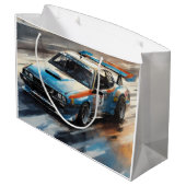 Sporty Blue Racing Auto Große Geschenktüte (Rückseite Schrägansicht)
