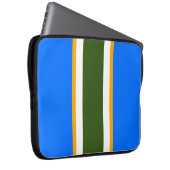 Sporty Bright Blue White Bold Forest Green Strips Laptopschutzhülle (Vorne Rechts)