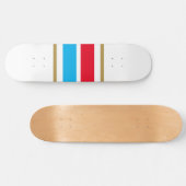 Sporty Bright Red Sky Blue Racing Streifen auf Wei Skateboard (Horizontal)