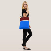 Sporty Deep Red White Top Streifen auf hellblau Tasche (Am Model)
