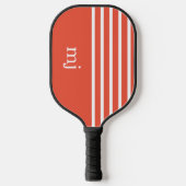 Sporty Orange und Weiße Streifen mit Monogramm Pickleball Schläger (Vorderseite)