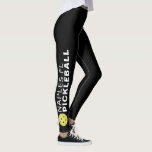 Sporty Pickleball Custom Town Team Name Black Leggings<br><div class="desc">Die perfekte Leggings für Pickleball-Fans. Hochwertige Leggings mit eigenem Text und einem gelben Pickleball auf jeder Seite. Fügen Sie Ihren Teamnamen, den Namen der Stadt, den Clubnamen usw. hinzu. Spaß für lässiges Gesellschafts- oder Turnierspiel - ändern Sie einfach die Hintergrundfarbe entsprechend den Farben Ihres Clubs/Teams. Klicken Sie einfach auf Anpassen...</div>
