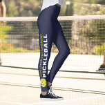Sporty Pickleball Custom Town Team Name Navy Blue Leggings<br><div class="desc">Die perfekte Leggings für Pickleball-Fans. Hochwertige Leggings mit eigenem Text und einem gelben Pickleball auf jeder Seite. Fügen Sie Ihren Teamnamen, den Namen der Stadt, den Clubnamen usw. hinzu. Spaß für lässiges Gesellschaftsspiel oder Turnierspiel - Ändern Sie die Hintergrundfarbe ganz nach den Farben Ihres Clubs/Teams. Klicken Sie einfach auf Anpassen...</div>