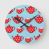 Spotty Red Teapot and Cups Blue Pattern Runde Wanduhr (Vorderseite)
