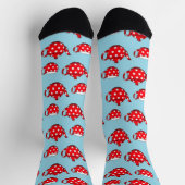 Spotty Red Teapot and Cups Blue Pattern Socken (Oben)