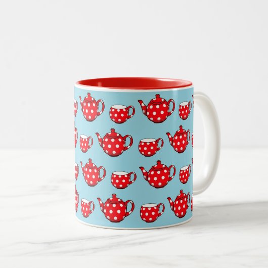 Spotty Red Teapot and Cups Pattern on Blue Zweifarbige Tasse (VorderseiteRechts)