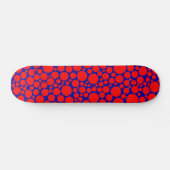 Spotty - Rot auf Dunkelblau Skateboard (Horizontal)