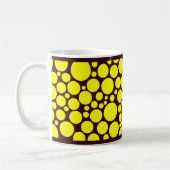 Spotty Yellow auf Dark Brown Kaffeetasse (Links)
