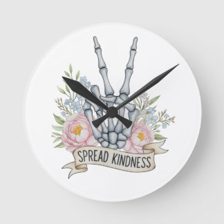 "Spread Kindness" Skeleton Peace Sign – Watercolor Runde Wanduhr