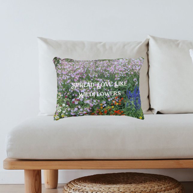 Spread Love Like Wildflowers Inspirational Floral Dekokissen (In Situ)
