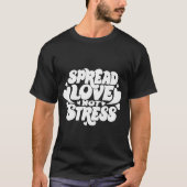 Spread Love Not Stress – Retro Groovy Typography T-Shirt (Vorderseite)