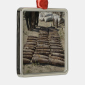 Sprengkörper werden identifiziert und erfunden silbernes ornament (Rechts)