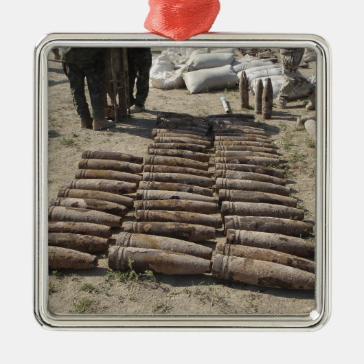 Sprengkörper werden identifiziert und erfunden silbernes ornament (Vorne)