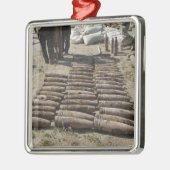 Sprengkörper werden identifiziert und erfunden silbernes ornament (Links)