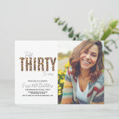 Sprich Dreißig mit mir Leopard Foto Womens Birthda Einladung (Stehend Vorderseite)