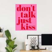 Sprich nicht nur küssen - Hot Pink Typografie Poster (Heimbüro)