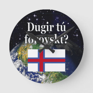 Sprichst du Färöisch? auf Färöisch. Flag und Leerz Runde Wanduhr