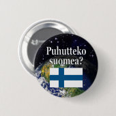 Sprichst du Finnisch? Auf Finnisch. Flag & Erde Button (Vorne & Hinten)