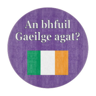 Sprichst du Irisch? Auf Irisch. Flag Schneidebrett