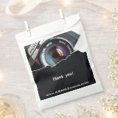 Sprichwort Vielen Dank, Schwarz-weiß Fotograf Geschenktütchen (Ausgeschnitten)