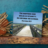 Sprichwörter 20:7 Der rechtschaffene Mann geht in  Fotoplatte (Seite)