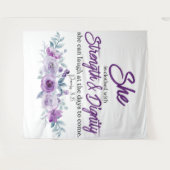 Sprichwörter 31:25 Festigkeit und Würde Lila Blume Wandteppich (Vorderseite (Horizontal))